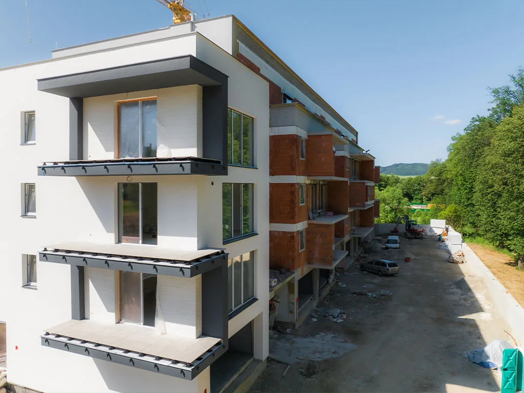 RajPark Residence – výstavba v júni 2023, záber 1