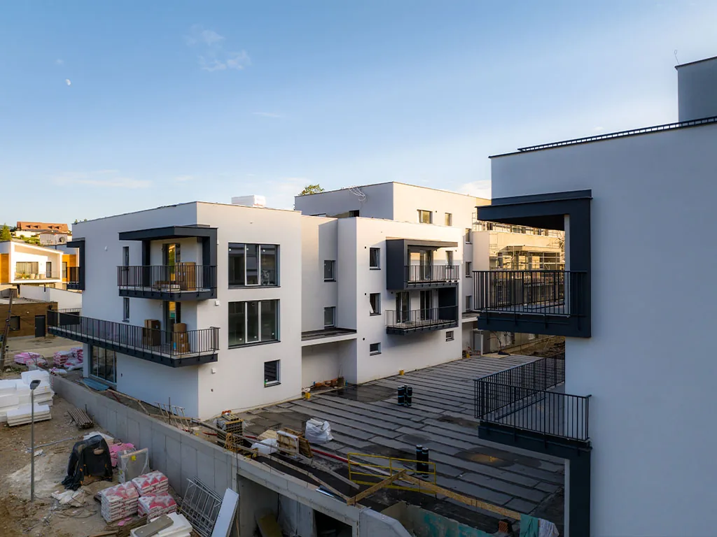 RajPark Residence – výstavba v júli 2023, záber 2
