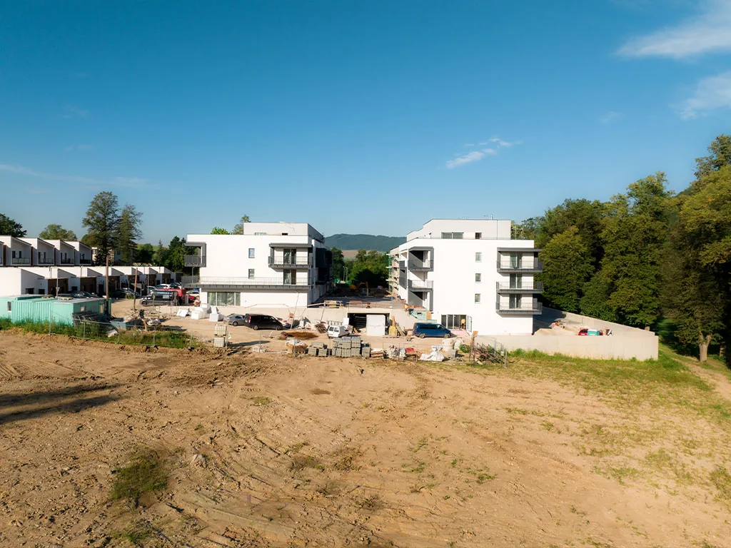 RajPark Residence – výstavba v auguste 2023, záber 1